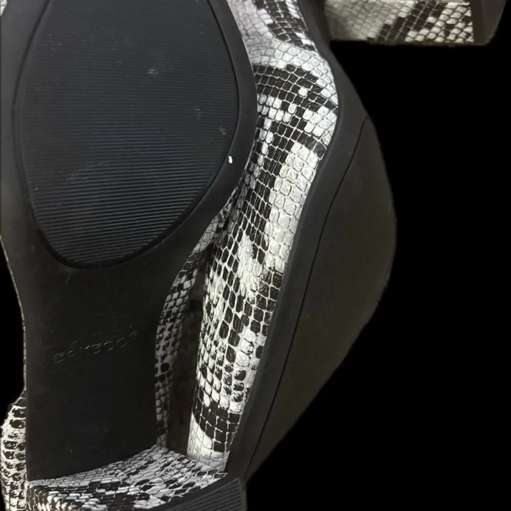 Snakeskin Pattern Ankle Boots - Picture 3 of 3